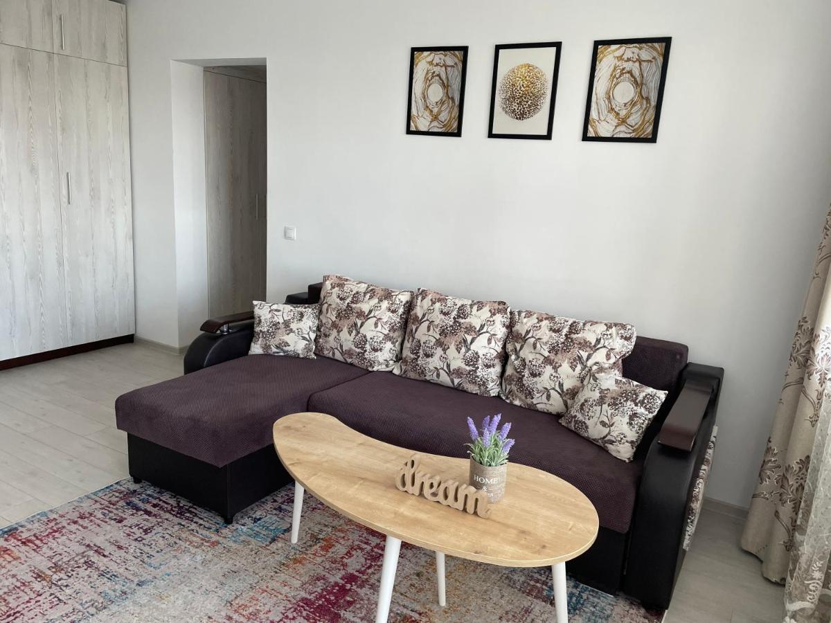 Elite Apartment Targoviste Eksteriør billede